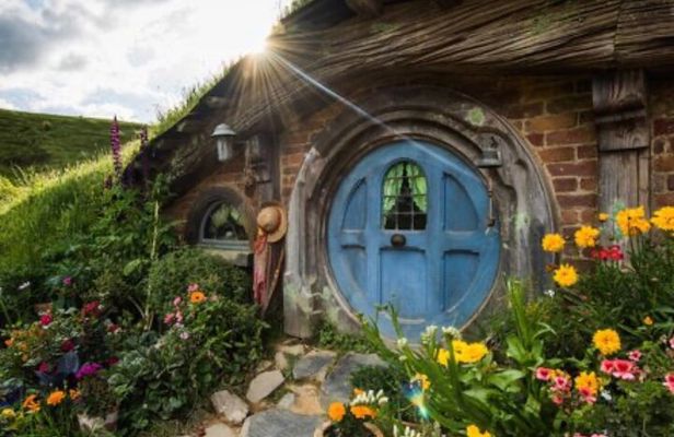 Hobbiton and Waitomo Caves Arrive in Comfort and Style