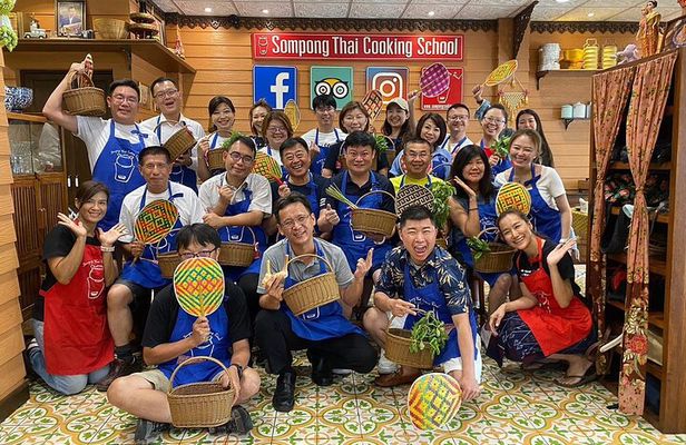 Bangkok Thai Cooking Class and Vibrant Market Tour in Silom 