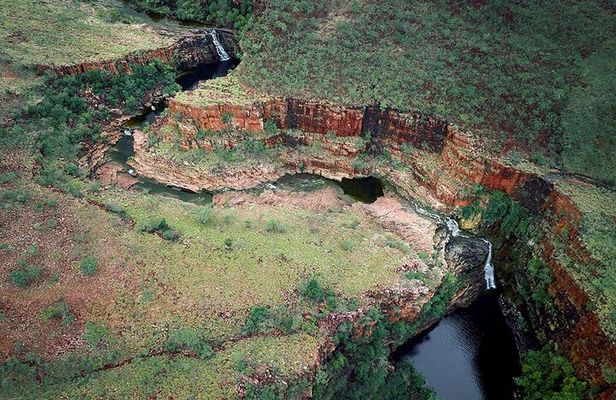 Twin Flame Falls Helicopter Flight ex. Mount Hart
