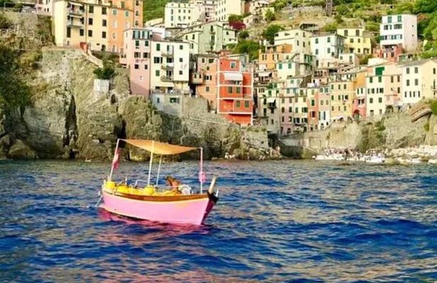 Swim&Enjoy 5 terre on the PINK Hyena with Captain Jenny!