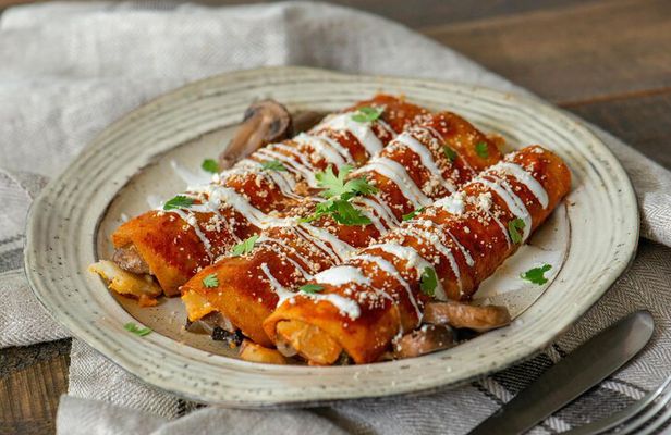 4-hour Eat & Drink-as-you-Cook Mexican cooking class in Cancun