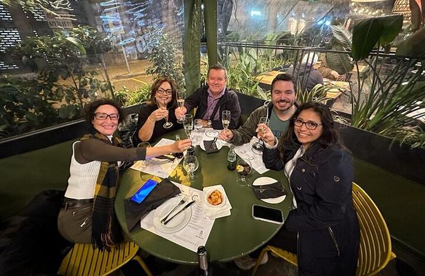 Night Tapas Walking Tour in Barcelona Modernist Area with Small Group and Dinner