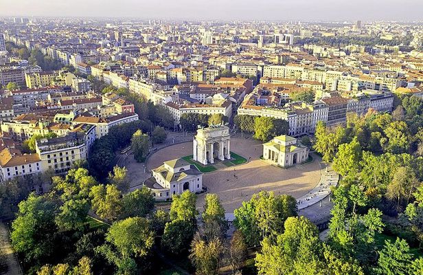 Milan Panoramic Views: Branca tower & Sforza Castle Walking Tour