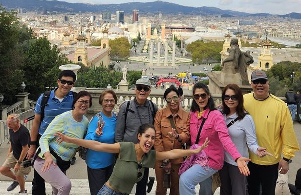 Barcelona Best Views: Old Town, Cable Car and Montjuic Castle