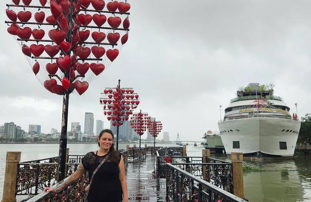 Da Nang City Sightseeing And Local Street Food Tour With Students