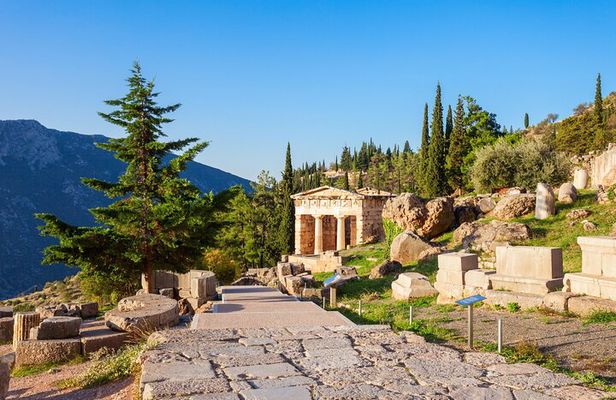 Delphi, Arachova, Hosios Loukas/Thermopylae Full-Day Private Tour