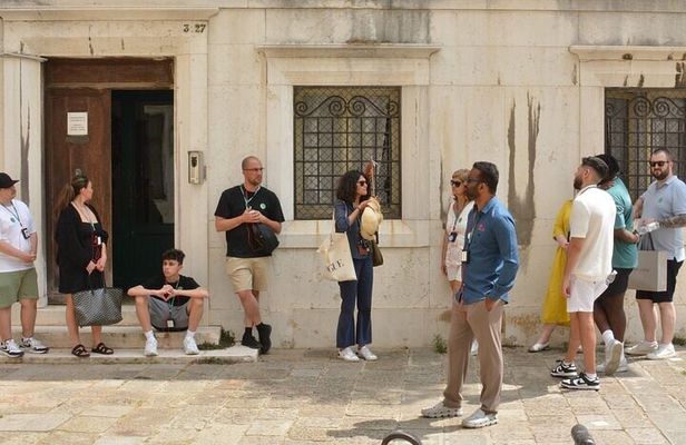 Venice Walking Tour with Gondola Ride Experience