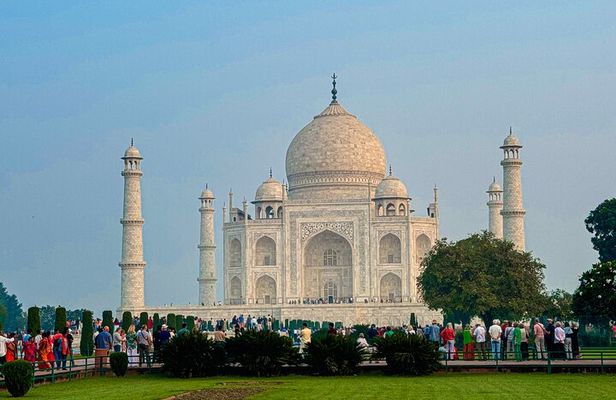 Explore Agra in a day: Delhi to Taj Mahal by car