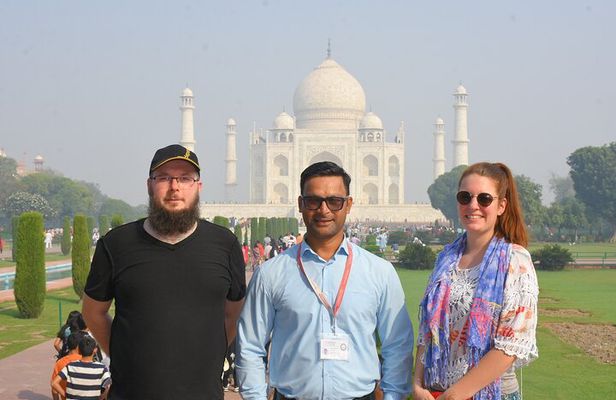 Agra: Fast-Track Taj Mahal Entry Ticket + Optional Guided Tour