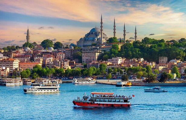 Istanbul Revealed: Historic Pathways & Bosphorus Serenity