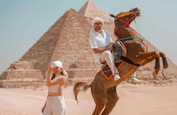 Vip Horse Dancing Horseshow in Pyramid with Photographer