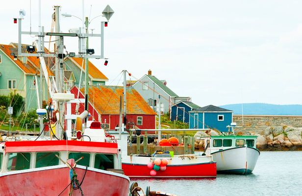 Day Trip to Lunenburg, Mahone Bay and Peggy's Cove from Halifax