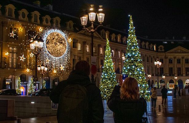 Paris Christmas Lights Small Group Walking Tour with Local Guide