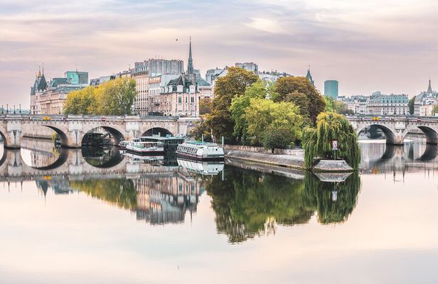Paris History Walk: Medieval Marais, Notre Dame Islands & Stories