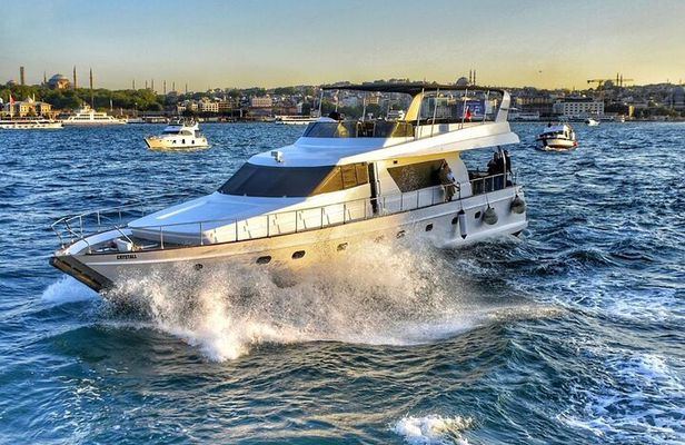 Istanbul: Private Bosphorus Tour On Luxury Yatch 24 MT