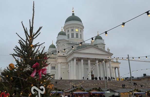 Private Walk Through Centuries in Helsinki, 2-3h