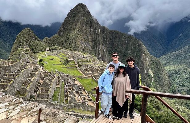 3 Hour Guided Tour in Machu Picchu
