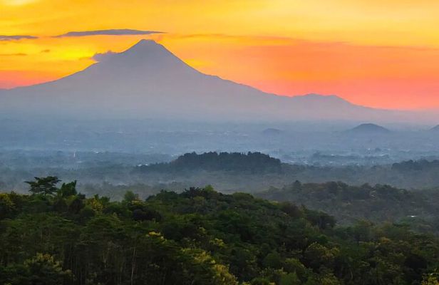 Borobudur in One Day: Sunrise, Village Tour and Temple Structure