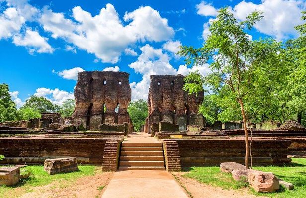 Polonnaruwa Ancient City Private Day Tour (Hidden Gems)