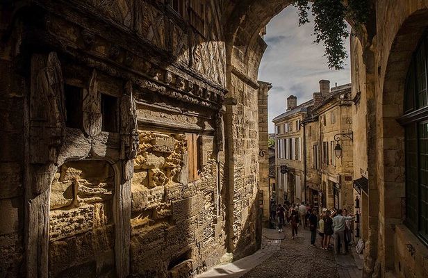 Saint Emilion History Tour with Wine Education and Tasting