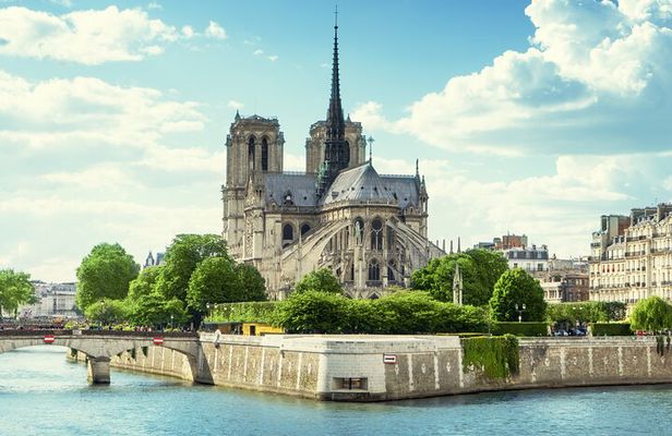 Paris Notre Dame Cathedral & lle de la Cite Walking Tour