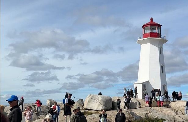 Private Peggy's Cove Lighthouse Tour from Halifax
