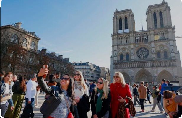 Notre Dame Area Guided Tour with Experienced Guide