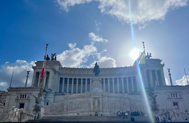 Rome’s Famous Landmark & Historic Venetian Palace Private Tour