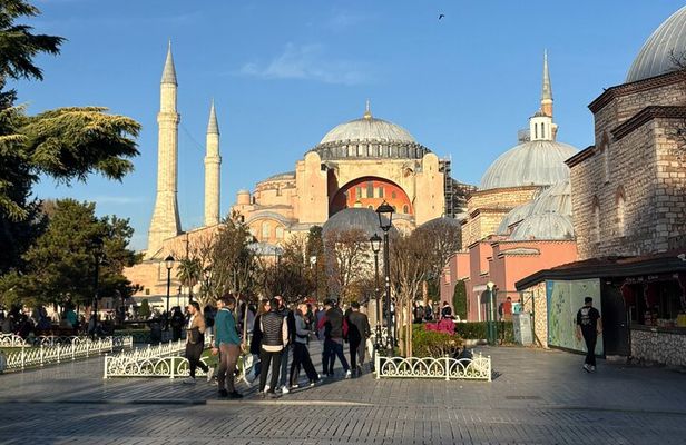 Istanbul: Must See Highlights Sightseeing and Walking Route