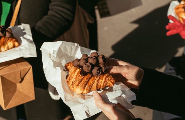 A Morning in Paris Food Tour: Croissants, Baguettes & Chocolate