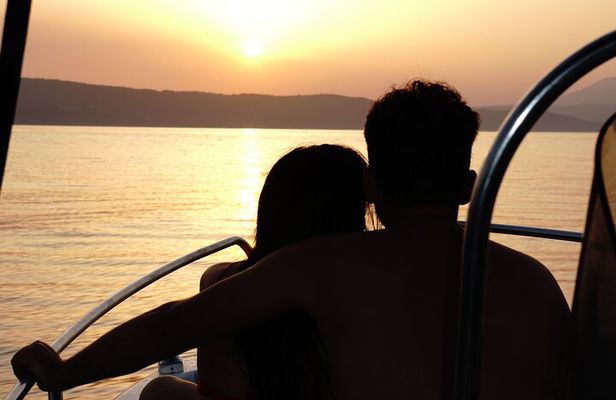 Sunset Cruise on Luxury Private Yacht with Snacks and Drinks