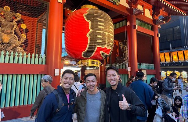 Tokyo: Asakusa Night Waling & Food Tour