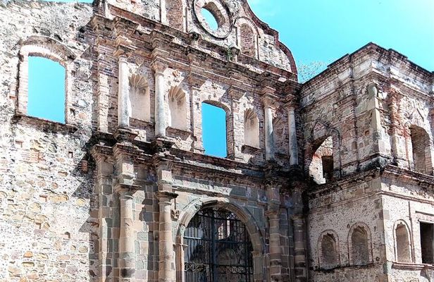 Private tour and local tastes - Old Town+Causeway+Canal+Souvenir