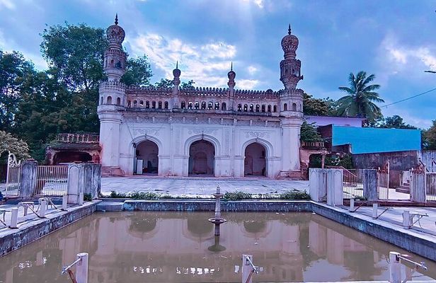 Hyderabad Highlights Guided City Tour and Chai Experience