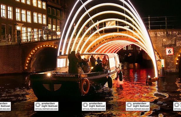 Amsterdam Light Festival Cruise with Dutch Snack and (Hot) drinks