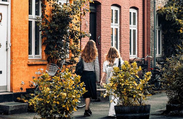 Copenhagen Hygge & Highlights Walking Tour with Local Guide