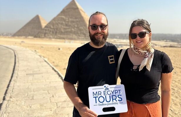Giza pyramids & sphinx and Egyptian museum All inclusive