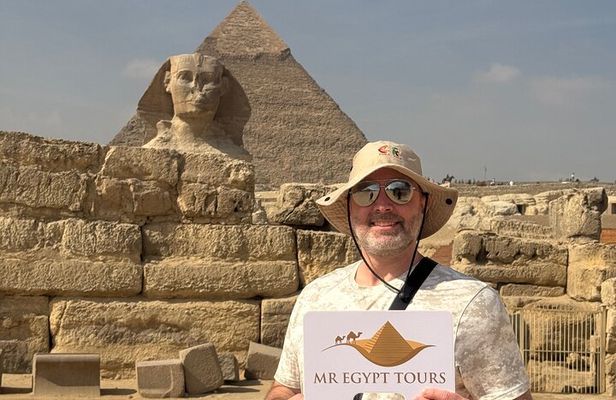 Giza pyramids & sphinx and Egyptian museum All inclusive
