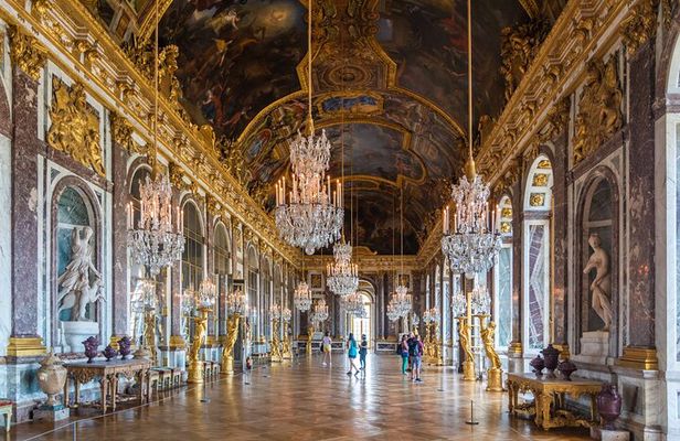 Versailles Palace and Gardens Tour
