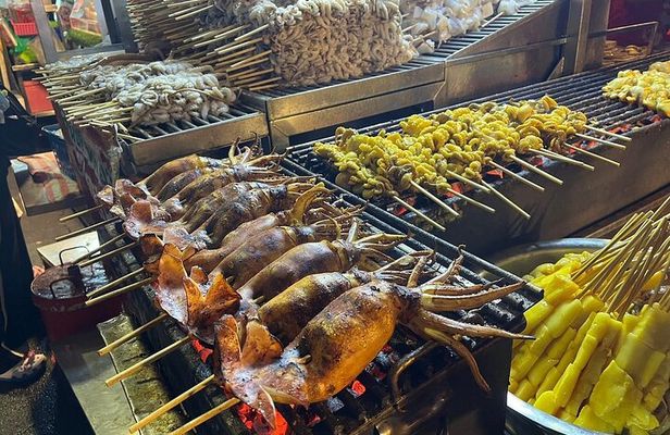Bangkok Chef Food Tour with Over 15 Tastings Included