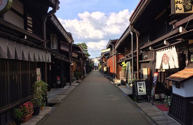 EXPERIENCE TAKAYAMA & LOCAL SAKE TASTING with explanation 1 HOUR!
