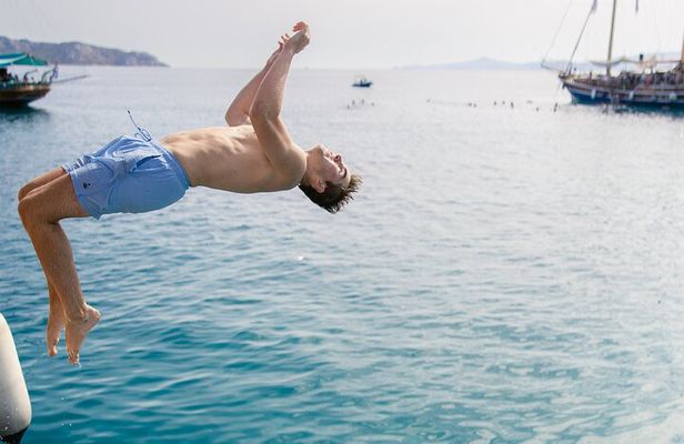 Athens Riviera Half-Day Cruise – Swim, Lunch & Drinks Included!