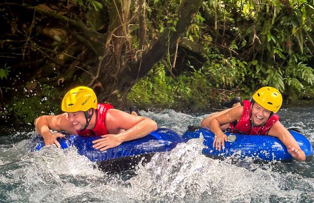 Tubing in Río Celeste: natural pools, and fresh fruit.