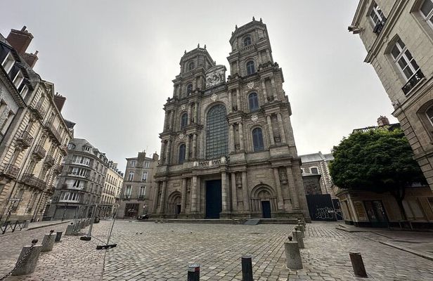 Rennes: Private guided walking tour of the city centre