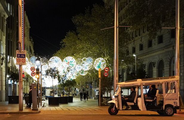 Christmas Lights Tour of Barcelona in Private Eco Tuk Tuk