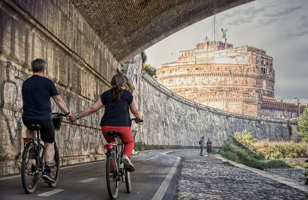 Rome from the Tiber: cycling tour through history and beauty

