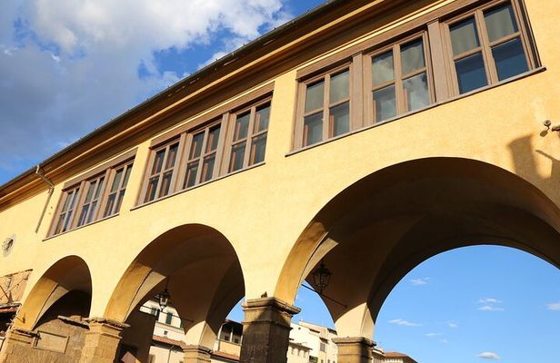Exclusive Uffizi Gallery and Vasari Corridor Small Group Tour