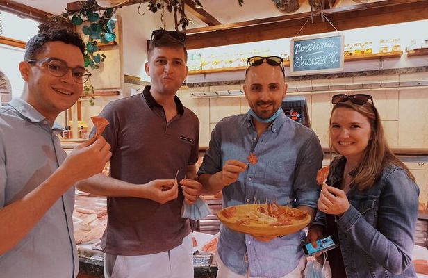 Rome: 4-hours Trastevere by Night Food, Wine and Sightseeing Tour