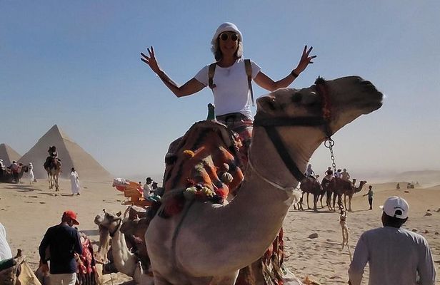 Full-Day Private Tour: Giza Pyramids, Sphinx, Saqqara & Memphis