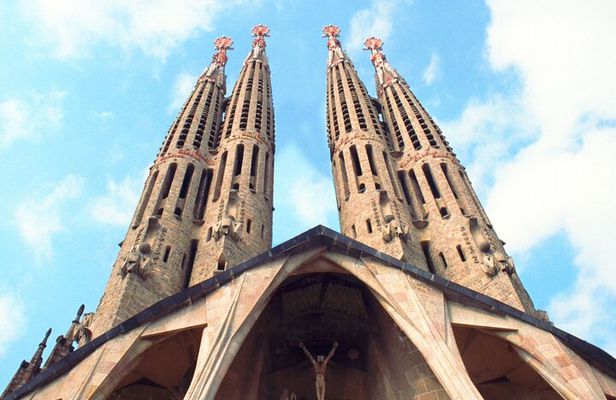 Sagrada Familia : Guided tour inside Skip the line!